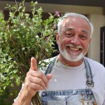 Je ne désherbe plus jamais mes graviers : la méthode de paysagiste que tout le monde doit connaître